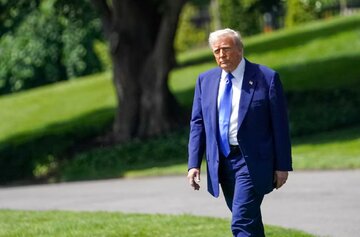 حرکت جنجالی ترامپ در بدو ورود به عربستان! حرکت جنجالی ترامپ در بدو ورود به عربستان!