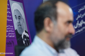 صادق زیباکلام، رضا امیرخانی و حسام آشنا در مراسم کتاب « در مَعیت پرزیدنت»