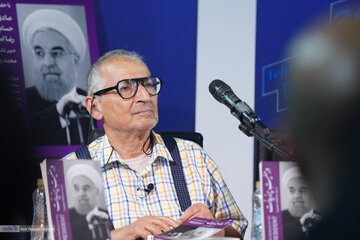 صادق زیباکلام، رضا امیرخانی و حسام آشنا در مراسم کتاب « در مَعیت پرزیدنت»