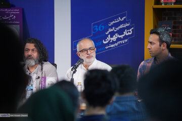 صادق زیباکلام، رضا امیرخانی و حسام آشنا در مراسم کتاب « در مَعیت پرزیدنت»
