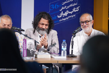 صادق زیباکلام، رضا امیرخانی و حسام آشنا در مراسم کتاب « در مَعیت پرزیدنت»