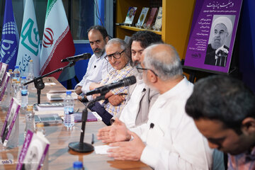 صادق زیباکلام، رضا امیرخانی و حسام آشنا در مراسم کتاب « در مَعیت پرزیدنت»
