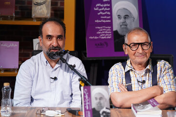 صادق زیباکلام، رضا امیرخانی و حسام آشنا در مراسم کتاب « در مَعیت پرزیدنت»