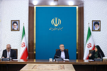 نگرانی‌های پزشکیان برای مشکل تمرکز جمعیت در تهران/ نمی‌شود برای رفع مشکل منشأ مشکل را به استان‌هایی مثل قزوین و سمنان منتقل کرد