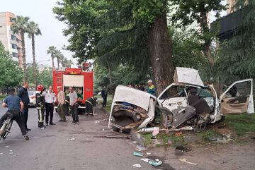عکس | سندی از شاهکار ایرانخودرو؛ نصف شدن پژو پارس بعد از تصادف در رشت! عکس | سندی از شاهکار ایرانخودرو؛ نصف شدن پژو پارس بعد از تصادف در رشت!
