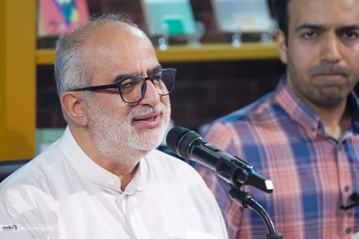 صادق زیباکلام، رضا امیرخانی و حسام آشنا در مراسم کتاب « در مَعیت پرزیدنت»