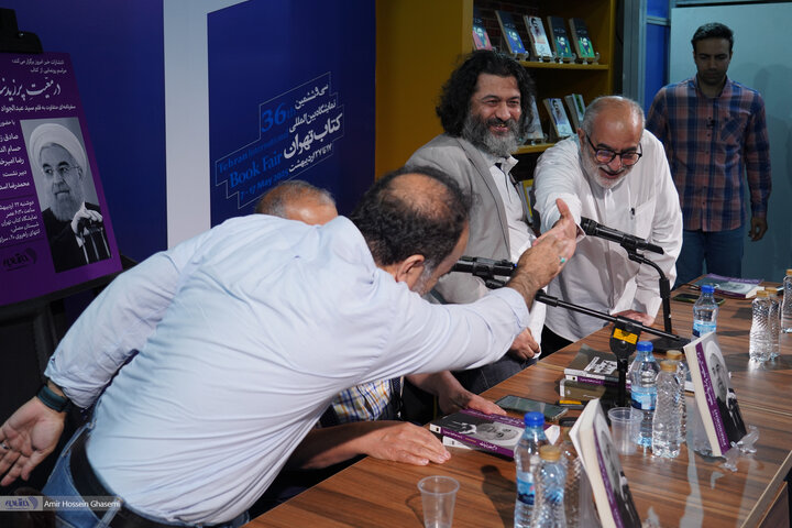 صادق زیباکلام، رضا امیرخانی و حسام آشنا در مراسم کتاب « در مَعیت پرزیدنت»