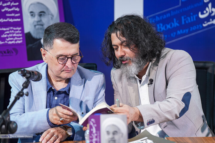 صادق زیباکلام، رضا امیرخانی و حسام آشنا در مراسم کتاب « در مَعیت پرزیدنت»