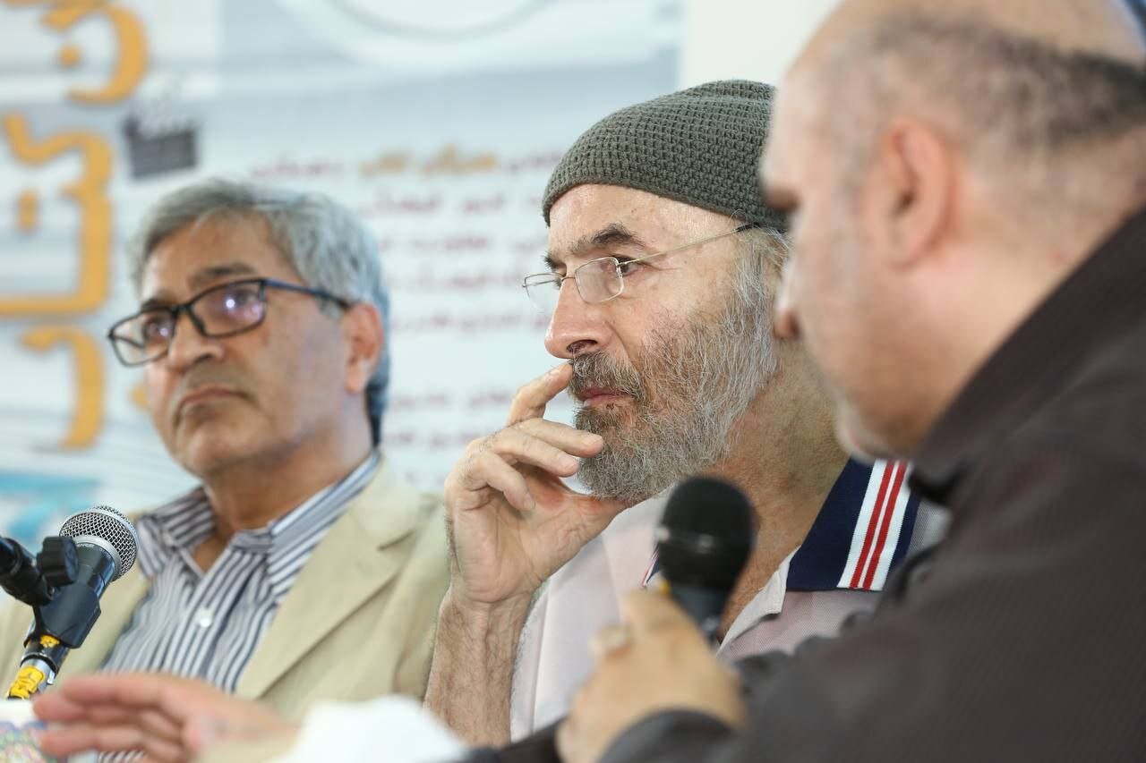 کیانوش عیاری: تلاش می کنم سختی‌های زندگی را بپذیرم/ به دنبال روزنه‌ای از نور در دل تاریکی هستم