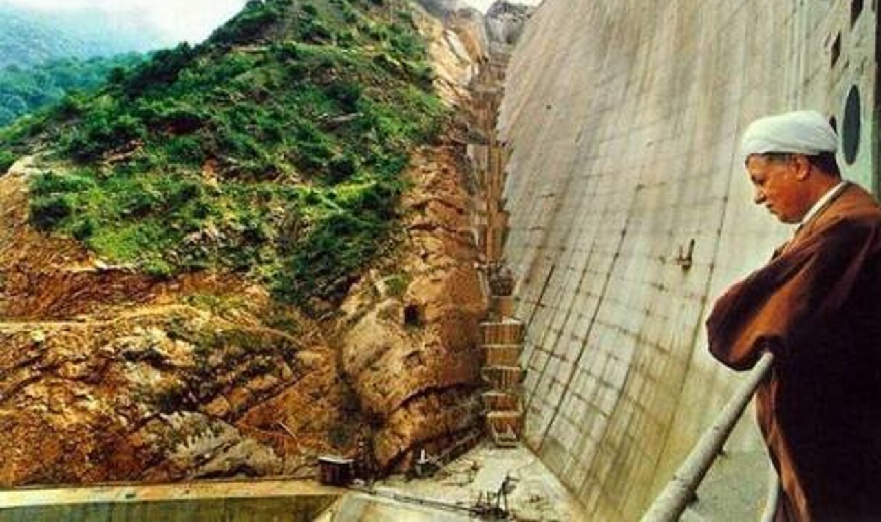 طبق گزارشات جدید، سد لتیان در حال حاضر آب بیشتری نسبت به قبل را در خود جای داده است. این افزایش سطح آب در سد توجه بسیاری را جلب کرده و می‌تواند تأثیرات مهمی بر محیط زیست و منابع آبی منطقه داشته باشد.