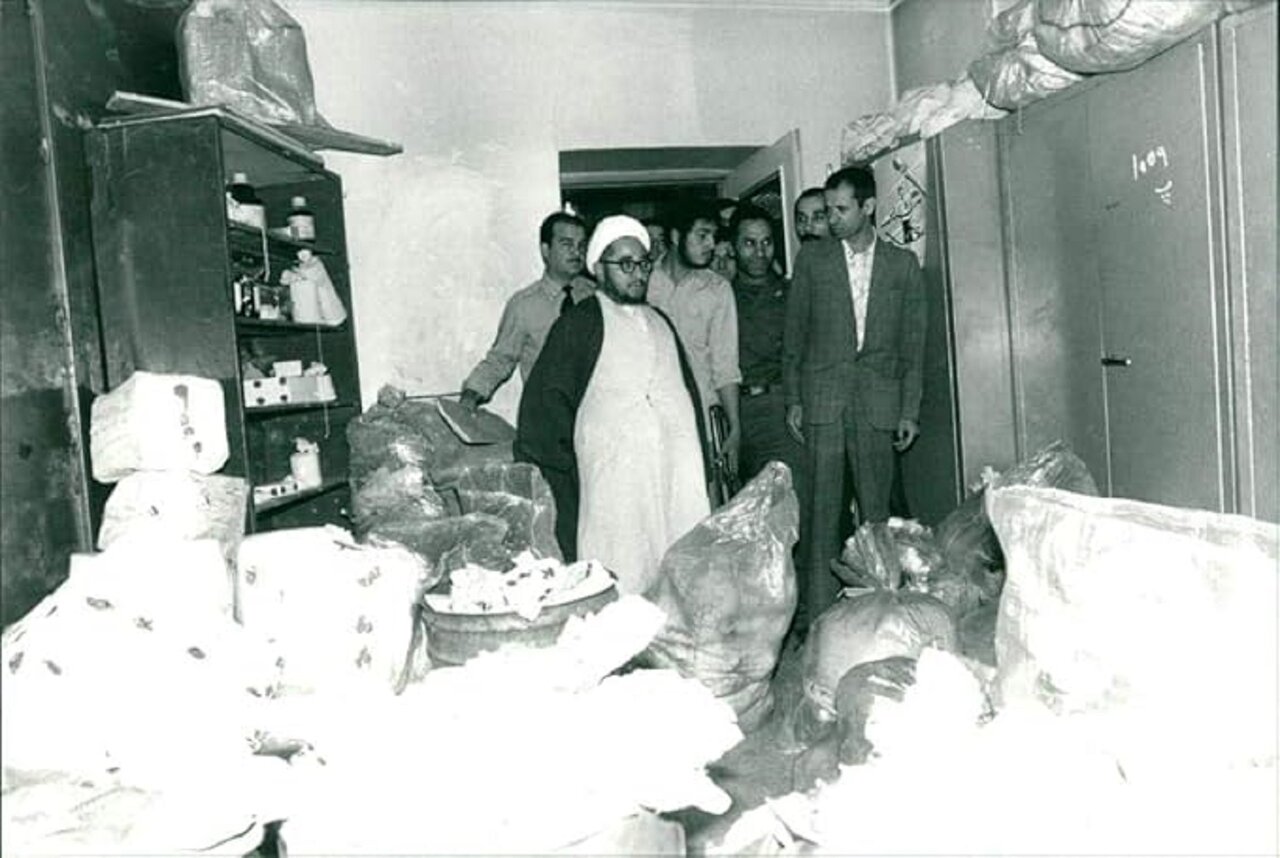 خلخالی: به تمام معتادان هشدار میدهم که برای نجات جان خود اقدام به ترک و توبه کنند. خلخالی: به تمام معتادان هشدار میدهم که برای نجات جان خود اقدام به ترک و توبه کنند.