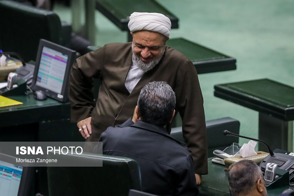 تصاویری از حضور وزیر کار، پشت تریبون مجلس/ وقتی وزیر عصبانی شد!