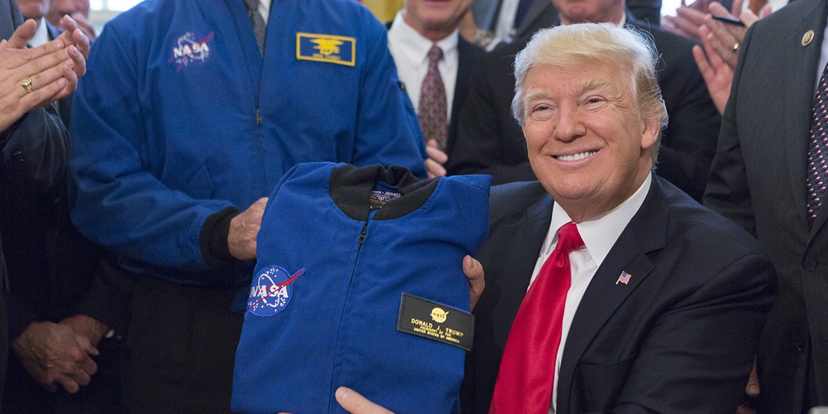 چین و روسیه متحد شدند؛ ساخت نیروگاه هستهای روی ماه!