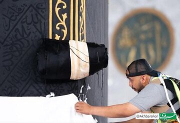 کعبه لباس احرام به تن کرد