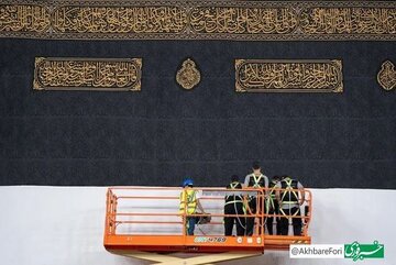 کعبه لباس احرام به تن کرد