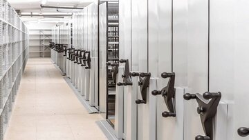 کدام سیستم بایگانی ریلی برای کسب‌وکار شما مناسب‌تر است؟
