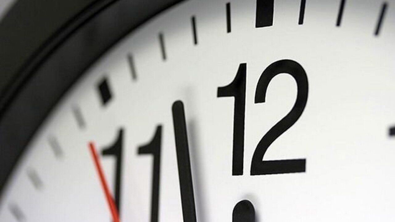 روند جدید بررسی لایحه تغییر ساعات رسمی کشور به روز شد. روند جدید بررسی لایحه تغییر ساعات رسمی کشور به روز شد.