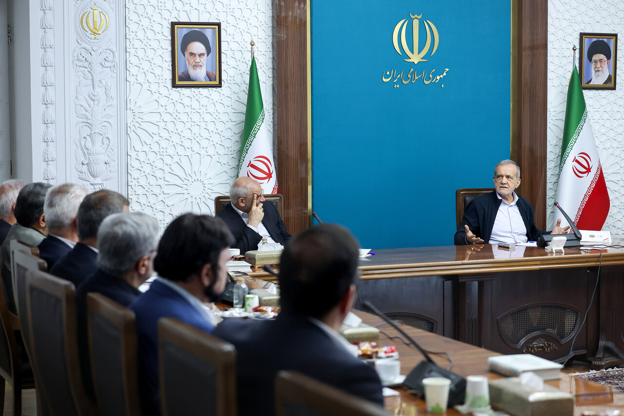 تصاویری از همنشینی پزشکیان با رقیب انتخاباتش‌اش در یک جلسه رسمی
