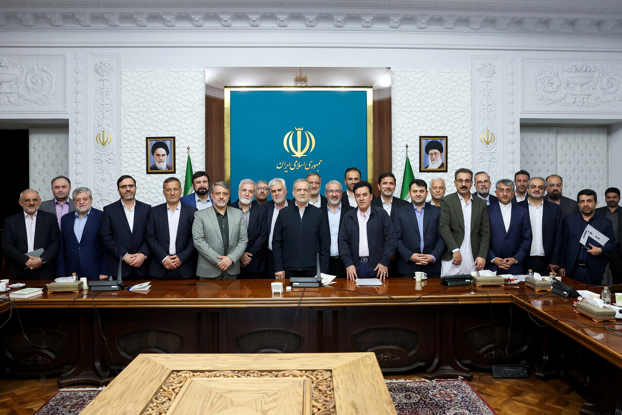 تصاویری از همنشینی پزشکیان با رقیب انتخاباتش‌اش در یک جلسه رسمی