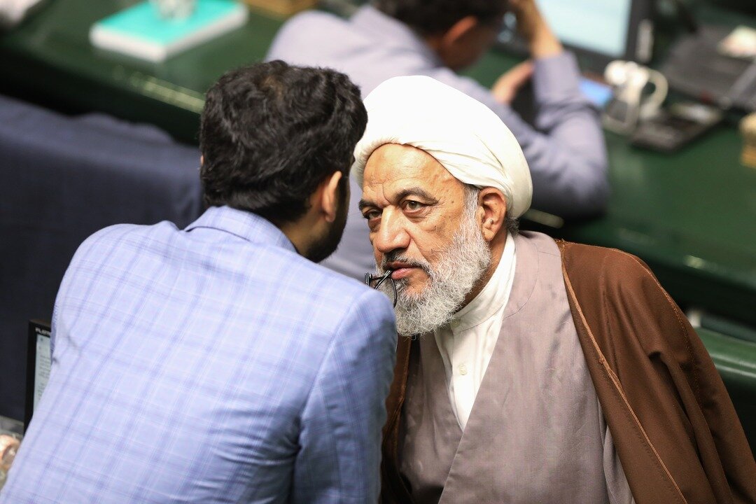 تصاویری از گعدههای آقاتهرانی با ثابتی و روانبخش در صحن مجلس/ رسایی و نقدعلی هم مشغول جلسه بودند