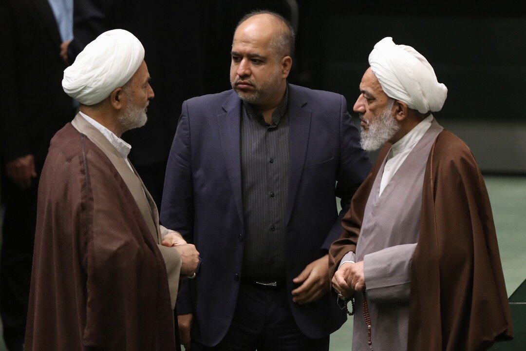 تصاویری از گعدههای آقاتهرانی با ثابتی و روانبخش در صحن مجلس/ رسایی و نقدعلی هم مشغول جلسه بودند