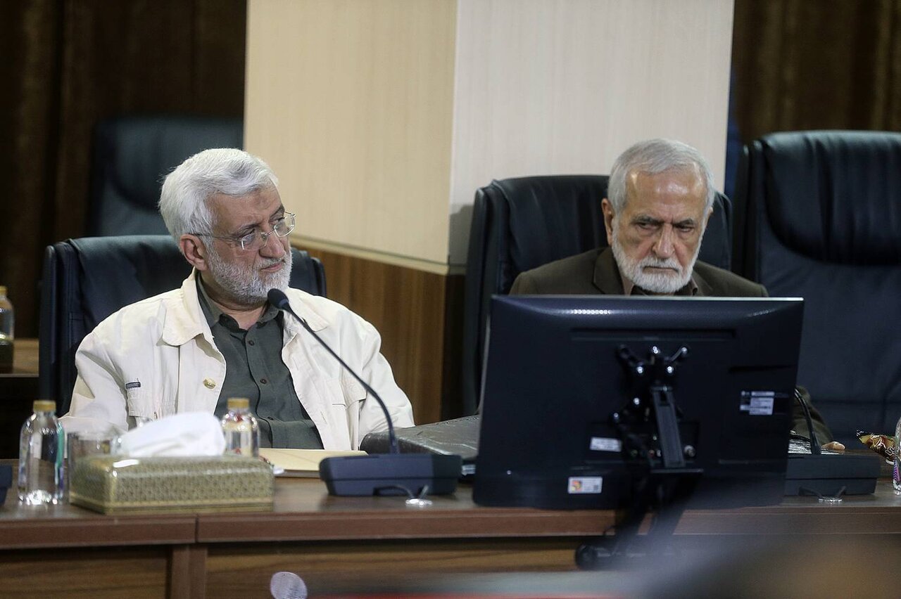 عکسی از چهره احمدی نژاد، سعید جلیلی و شمخانی در زمان تصویب پالرمو/ خنده های پزشکیان شکار دوربین ها شد/ عراقچی و لاریجانی همنشین شدند