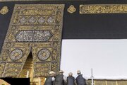 بالا بردن پرده خانه کعبه در آستانه فرارسیدن موسم حج + تصاویر