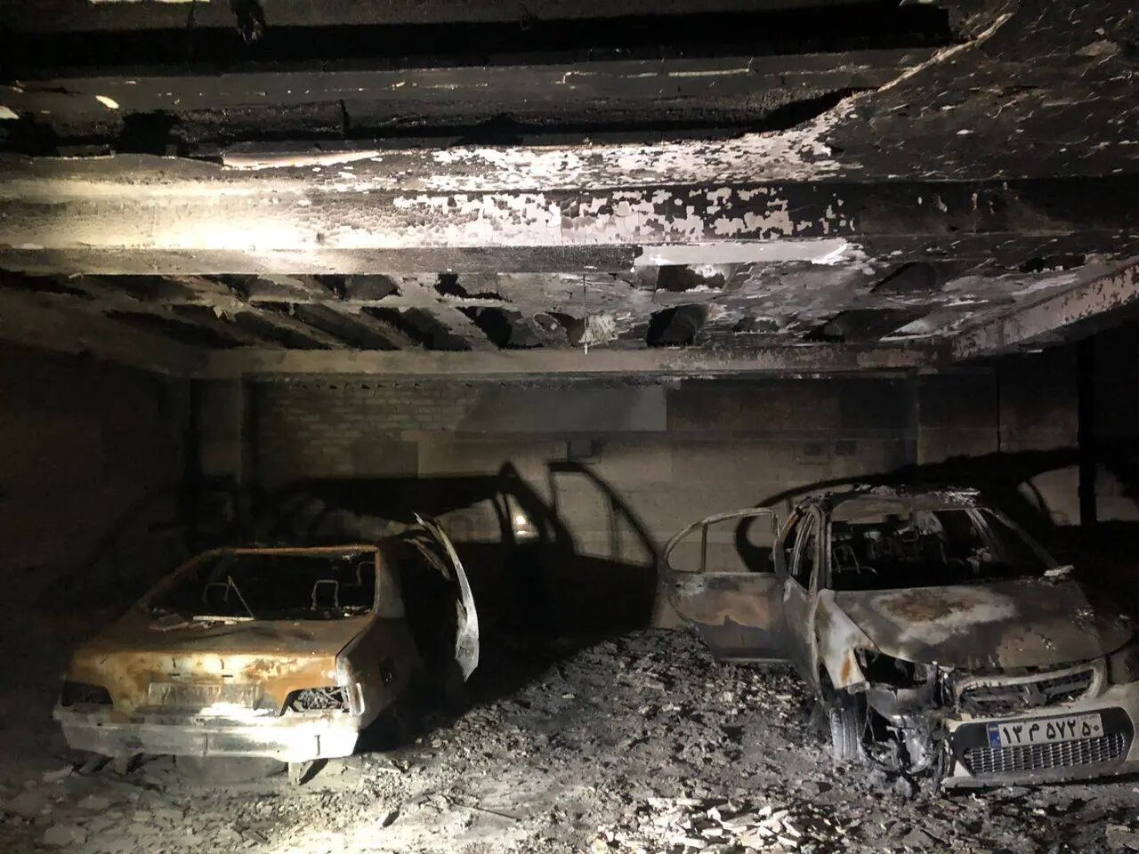 آتشسوزی هولناک در مجتمع مسکونی در جاده مخصوص کرج/ جزئیات حادثه