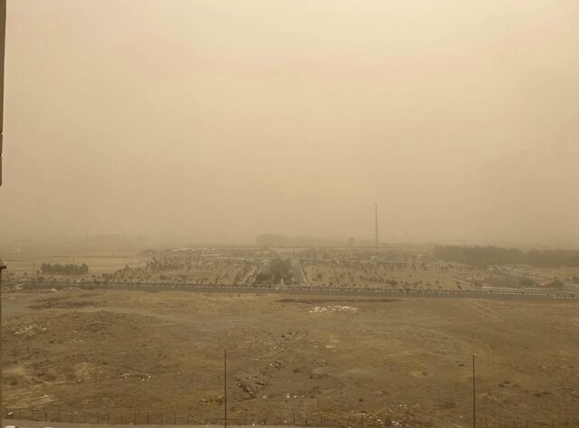 وزش باد شدید در تهران/ تصویری از گرد و خاک در منطقه ۲۲ تهران
