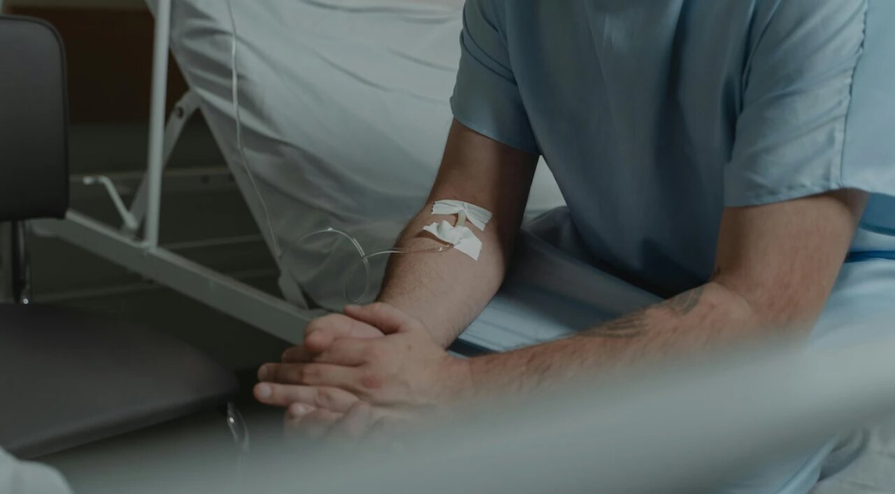 بیماری عجیب مرد ۲۲ ساله/ بدنش هر چیز سردی را داغ و هر چیز گرمی را سرد حس میکند