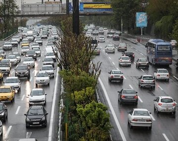 ترافیک سنگین در اتوبان منتهی به تهران