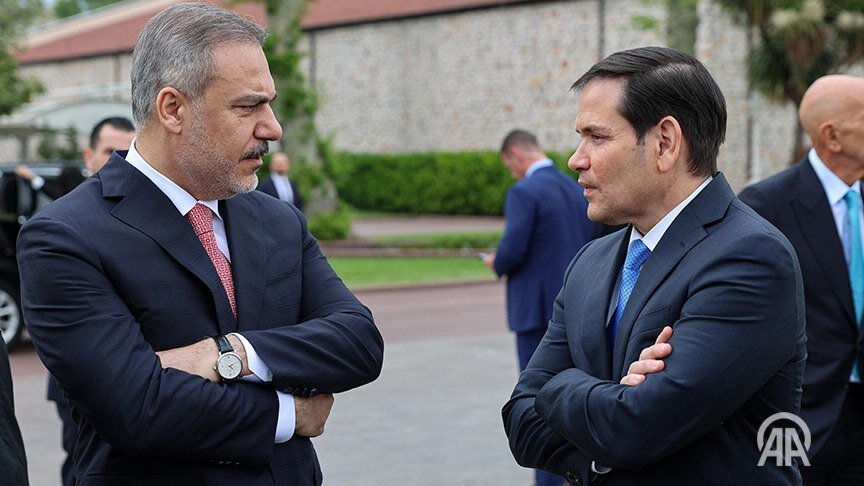 تصاویری از گفتگوهای ترکیه، آمریکا و اوکراین در استانبول