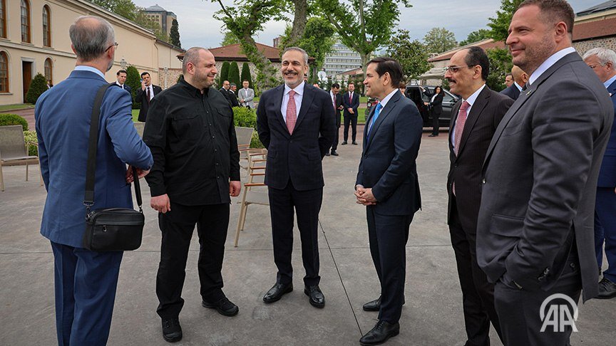 تصاویری از گفتگوهای ترکیه، آمریکا و اوکراین در استانبول