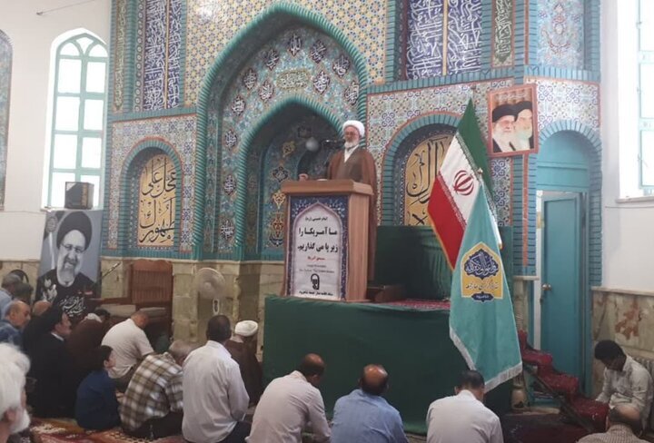 انتقاد شدید یک امام جمعه از دولتی ها؛ از نفرین مردم بترسید/ برخی رفتارهای خلاف شرع در مجالس عروسی رایج شده/ قطعی برق هنر نیست
