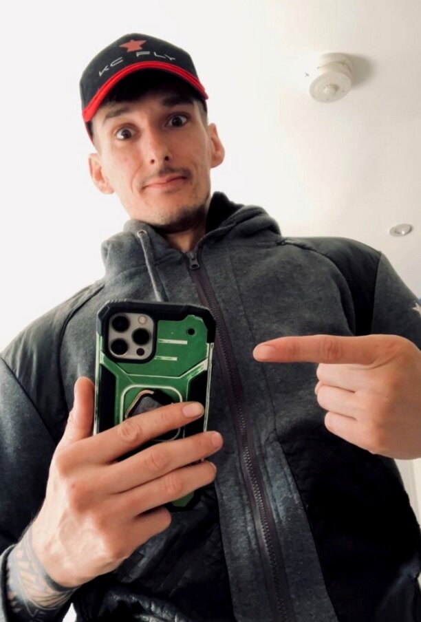 سالم ماندن یک گوشی که از ارتفاع ۴هزار متری سقوط کرده بود/ عکس