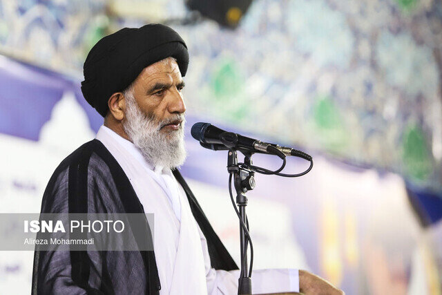 امام جمعه اهواز: بانویی فرزند یازدهمش در راه است و همسرش شغل ندارد اما عدهای خانه نداشتن و بیکاری را بهانه میکنند/ مردم درباره حجاب تذکر لسانی بدهند