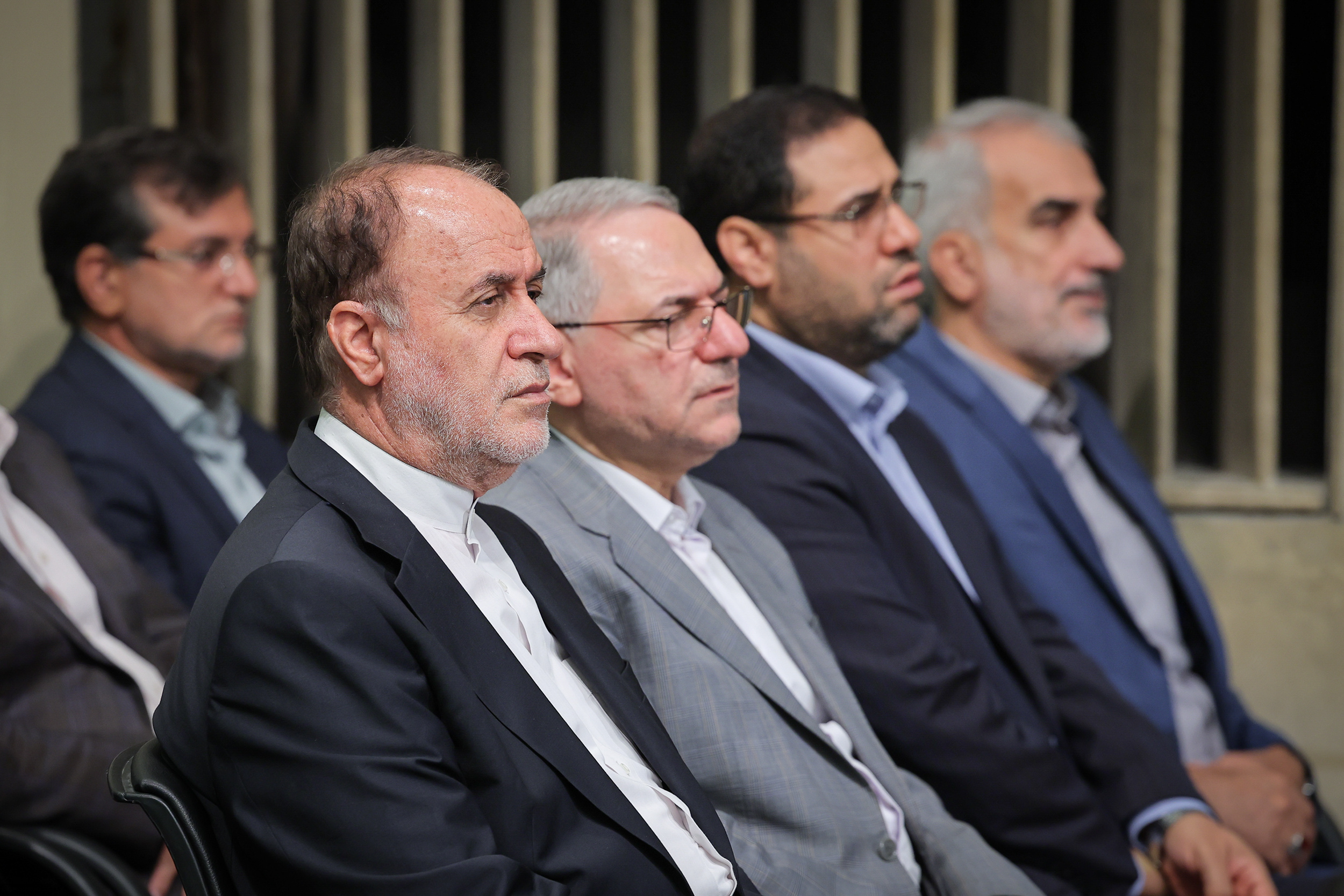 تصاویری از دیدار معلمان با رهبر انقلاب/ وزیر آموزش و پروش دولت احمدی نژاد هم بود