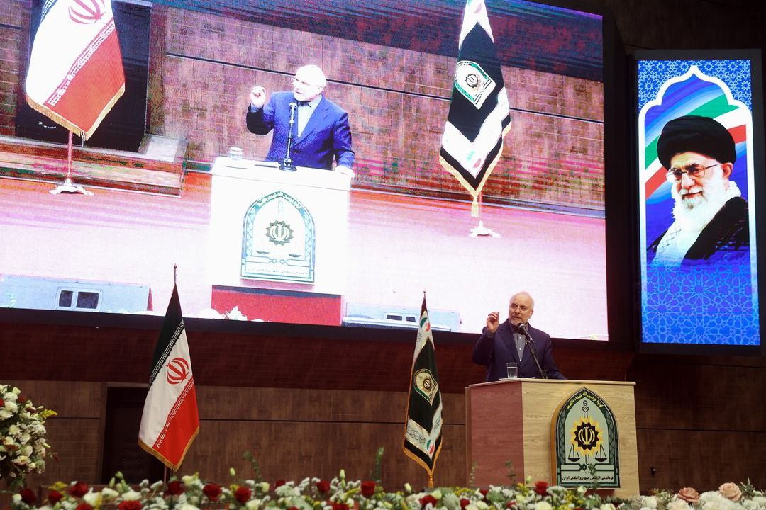 حضور همزمان رئیسمجلس و سردار رادان در یک نشست/ ماجرا چه بود؟