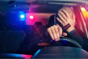 ببینید |  دستگیری راننده مست پس از برخورد با چند خودرو / هشدار ۱۸+