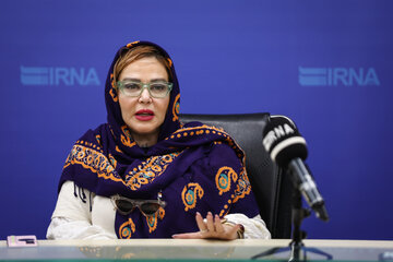 بهاره رهنما: خودشیفتگی باعث می‌شود کتاب نخوانیم/ از شعرهایی که سروده‌ام بی‌خبرم