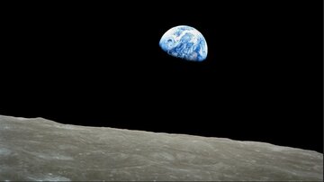 آیا می‌توان روی ماه با نور زمین کتاب خواند؟