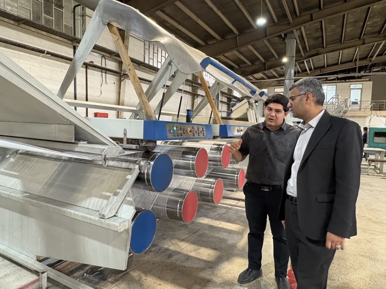 بازدید مسئولین شهرستان میبد از واحد های تولیدی شرکت بستنی سپید و شرکت یاس کیسه بازدید مسئولین شهرستان میبد از واحد های تولیدی شرکت بستنی سپید و شرکت یاس کیسه