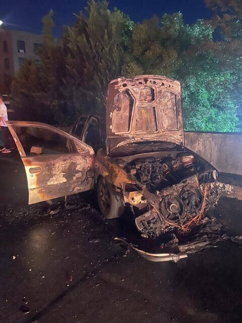 حریق خودروی سمند در این بزرگراه تهران/ عکس