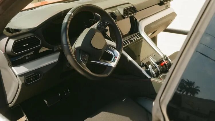 طراحی بسیار عجیب شاسی بلند لامبورگینی / اوروس بدون دَر / عکس