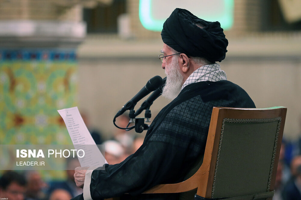 تصاویری از دیدار معلمان با رهبر انقلاب/ وزیر آموزش و پروش دولت احمدی نژاد هم بود