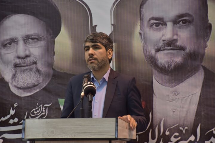 مقام دولت سیزدهم: شهید رئیسی از اعضای تیم حفاظت برای قرائت دعا دعوت میکرد/ تواضع، توسل، نماز اول وقت و گریههای شبانه از ویژگیهای شهید رئیسی بود