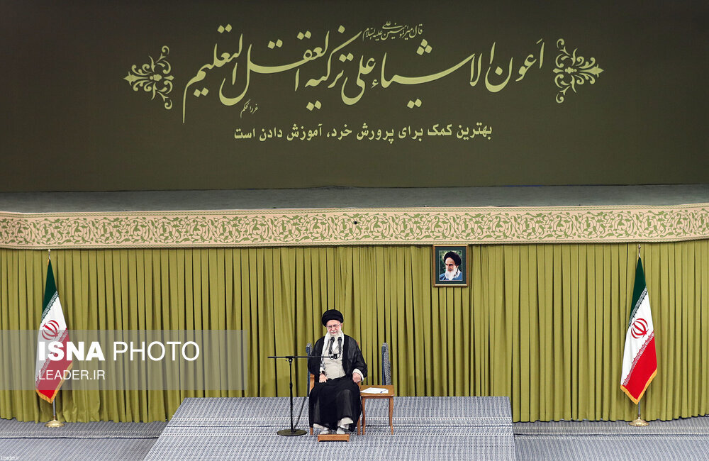 تصاویری از دیدار معلمان با رهبر انقلاب/ وزیر آموزش و پروش دولت احمدی نژاد هم بود