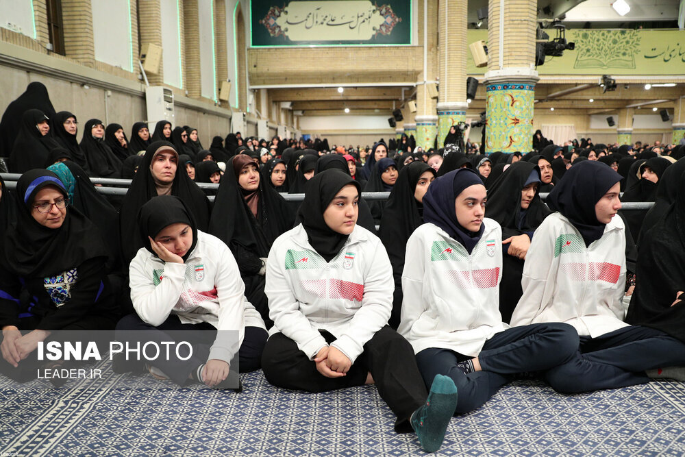 تصاویری از دیدار معلمان با رهبر انقلاب/ وزیر آموزش و پروش دولت احمدی نژاد هم بود