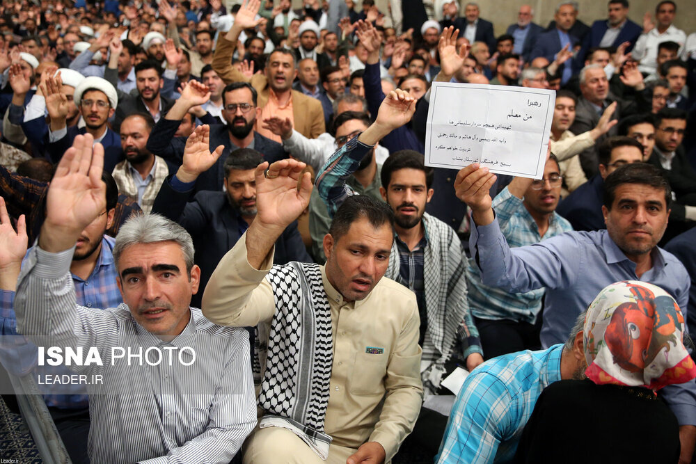 تصاویری از دیدار معلمان با رهبر انقلاب/ وزیر آموزش و پروش دولت احمدی نژاد هم بود