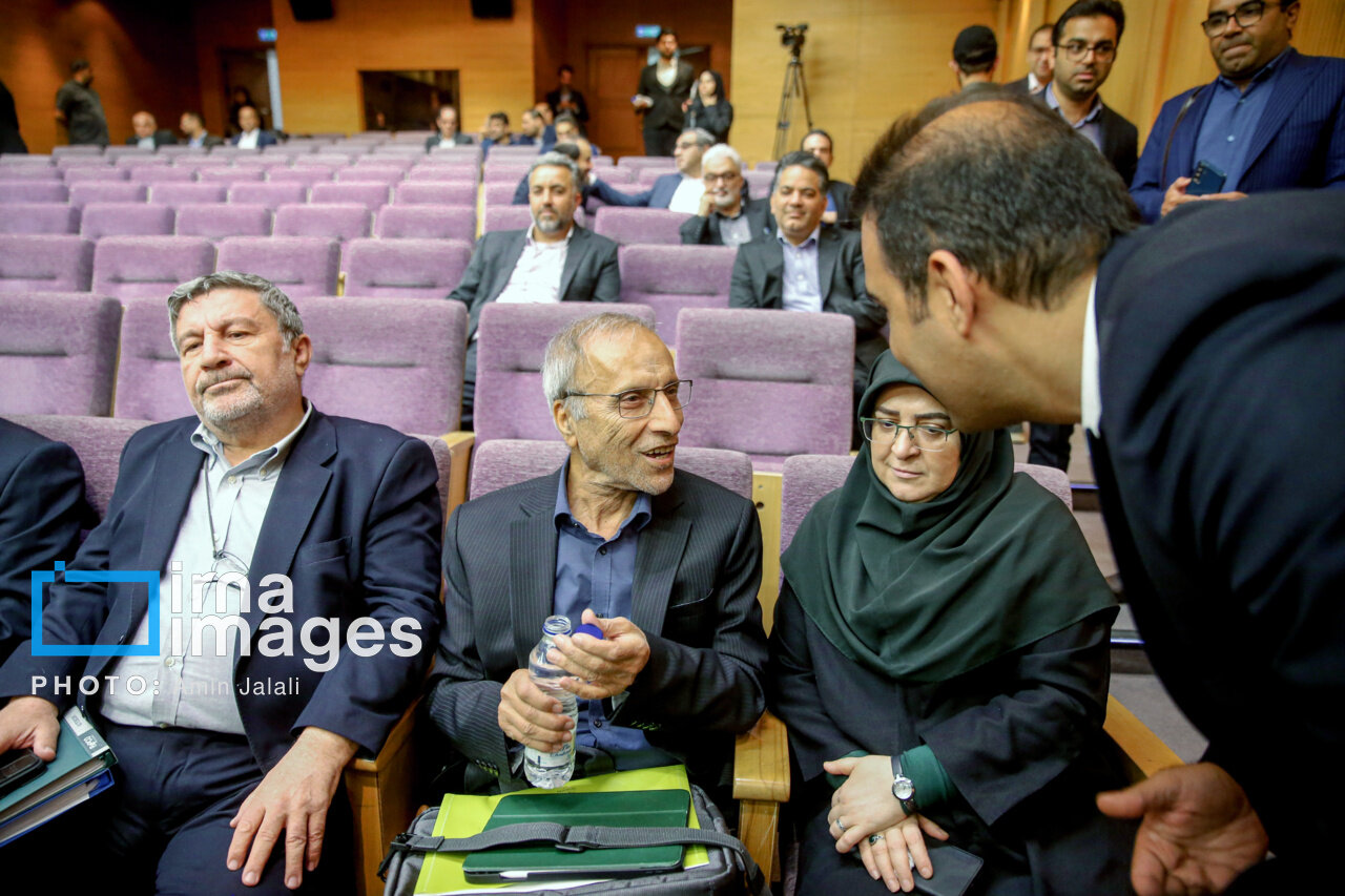 تصویری جالب از همنشینی خانم سخنگو و رئیس شورای اطلاع رسانی دولت